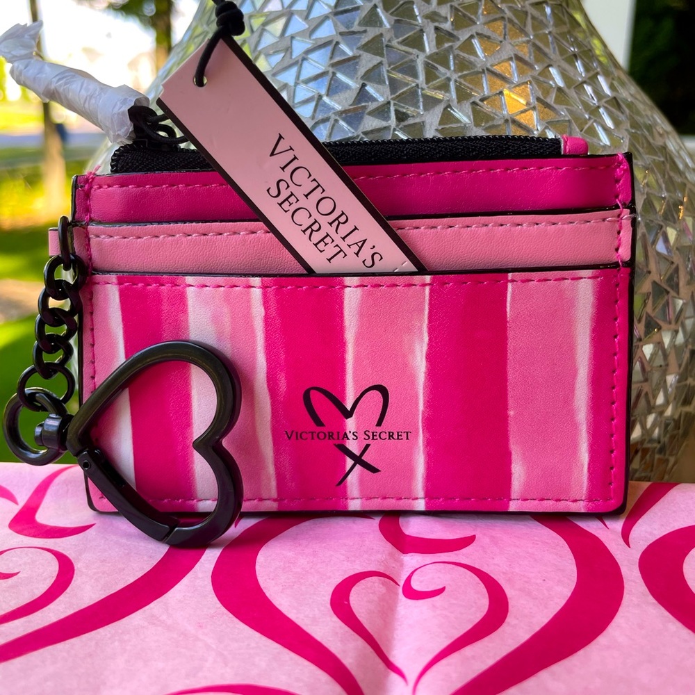 NWT!💕💕VICTORIA’S SECRET MULTI POCKET & ZIPPER WALLET!